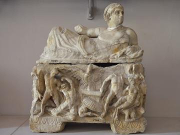 1280px-Etruscan_funerary_urn_from_Volterra,_2nd_century_BC,_National_Archaeological_Museum_of_Florence,_Italy_(32361491720)