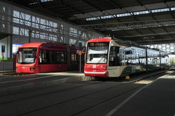 1280px-J29_988_Bf_Chemnitz_Hbf,_ET_416,_0690_439