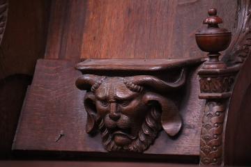 1280px-Le_Mans_(72)_Cathédrale_Saint-Julien_-_Intérieur_-_Miséricorde_de_stalle_-_04