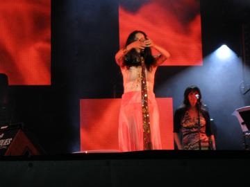 1280px-Lynda_Thalie,_Montreal_2013-06-16_-_109