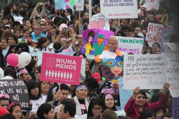 1280px-Marcha_-NiUnaMenos_-13a_(28893086091)