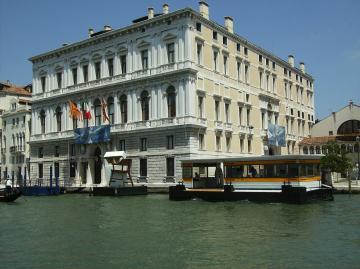 1280px-Palazzo_grassi