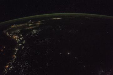 1280px_ISS043-E-244067_-_View_of_Earth