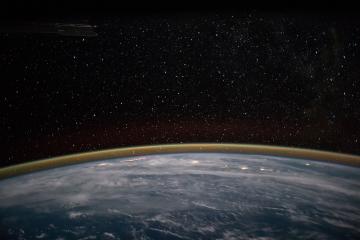 1280px_ISS043-E-304597_-_View_of_Earth