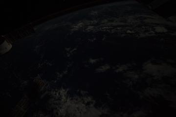 1280px_ISS053-E-409174_-_View_of_Earth