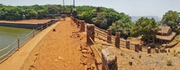 1280px_Matheran_in_Summer_-_panoramio_(67)
