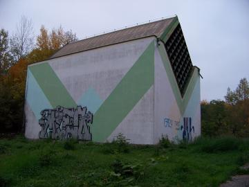 1280px_Vysočany,_větrací_věž_nedaleko_Pragovky