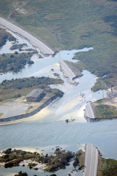 511px-Hurricane_Irene_response_efforts_110829-G-BD687-016