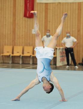 768px_2021-06-05_Janic_Fässler_at_SMJ_Kunstturnen_2021_P5_All-around_Competition_(Martin_Rulsch)_62