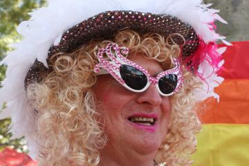 Dame_Dolly_Devine_(6861055977)