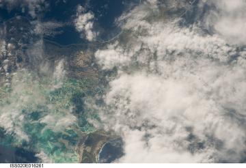 ISS020-E-16261_-_View_of_Earth_1280px