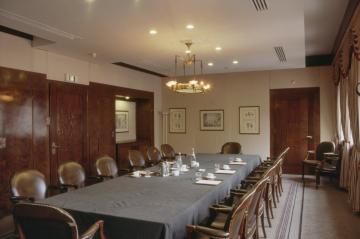 Interieur,_overzicht_vergader-_en_dinerruimte_-_Amsterdam_-_20354722_-_RCE