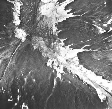 Norris_Glacier,_terminus_of_dead_branch_of_valley_glacier,_September_16,_1966_(GLACIERS_6043)